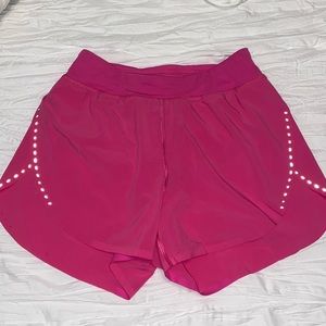 Size 2 find your pace lulu shorts